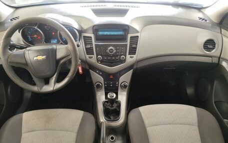 Chevrolet Cruze II, 2010 год, 597 400 рублей, 14 фотография