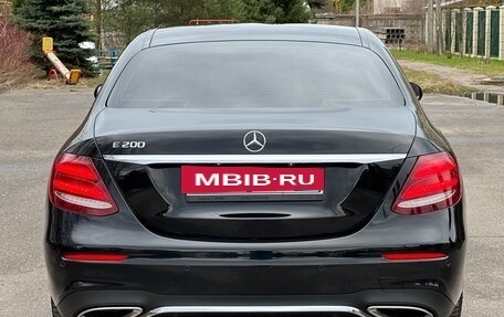 Mercedes-Benz E-Класс, 2018 год, 2 750 000 рублей, 4 фотография