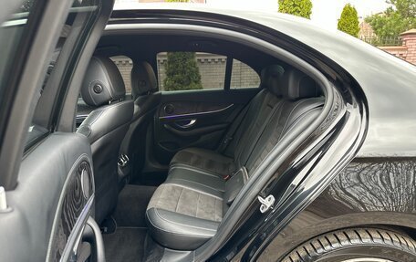Mercedes-Benz E-Класс, 2018 год, 2 750 000 рублей, 23 фотография