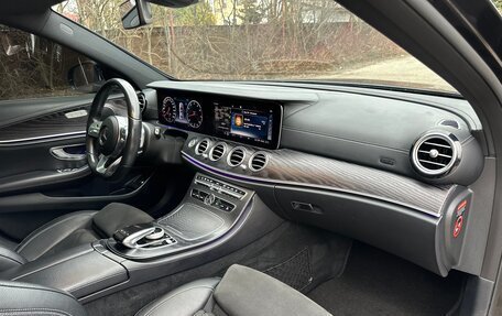 Mercedes-Benz E-Класс, 2018 год, 2 750 000 рублей, 29 фотография