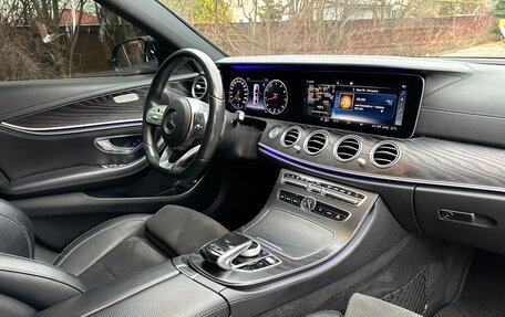 Mercedes-Benz E-Класс, 2018 год, 2 750 000 рублей, 30 фотография