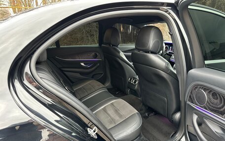 Mercedes-Benz E-Класс, 2018 год, 2 750 000 рублей, 27 фотография