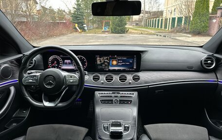 Mercedes-Benz E-Класс, 2018 год, 2 750 000 рублей, 28 фотография