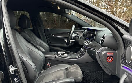 Mercedes-Benz E-Класс, 2018 год, 2 750 000 рублей, 34 фотография