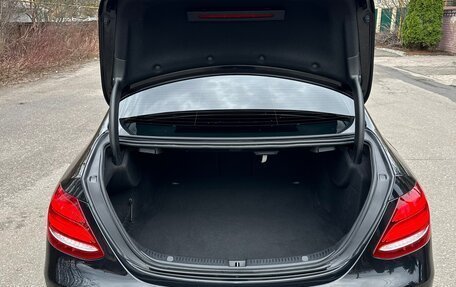 Mercedes-Benz E-Класс, 2018 год, 2 750 000 рублей, 40 фотография