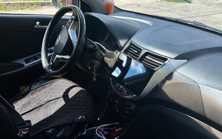 Hyundai Solaris II рестайлинг, 2011 год, 750 000 рублей, 7 фотография