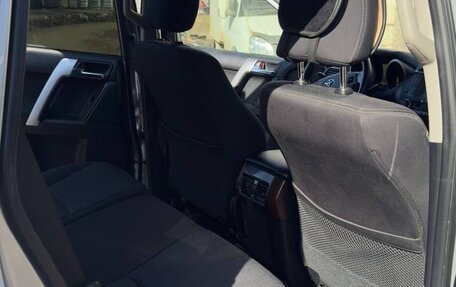 Toyota Land Cruiser Prado 150 рестайлинг 2, 2015 год, 3 900 000 рублей, 11 фотография