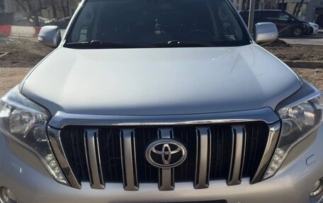 Toyota Land Cruiser Prado 150 рестайлинг 2, 2015 год, 3 900 000 рублей, 10 фотография