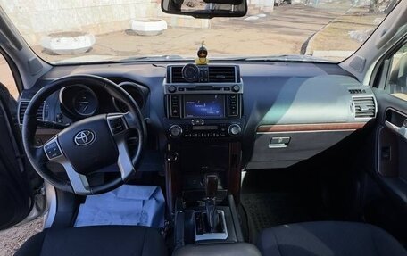 Toyota Land Cruiser Prado 150 рестайлинг 2, 2015 год, 3 900 000 рублей, 19 фотография