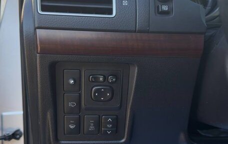 Toyota Land Cruiser Prado 150 рестайлинг 2, 2015 год, 3 900 000 рублей, 23 фотография