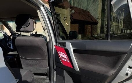 Toyota Land Cruiser Prado 150 рестайлинг 2, 2015 год, 3 900 000 рублей, 13 фотография