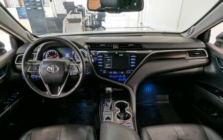 Toyota Camry, 2019 год, 2 850 000 рублей, 4 фотография