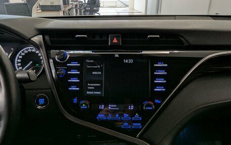 Toyota Camry, 2019 год, 2 850 000 рублей, 8 фотография