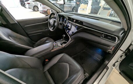 Toyota Camry, 2019 год, 2 850 000 рублей, 2 фотография