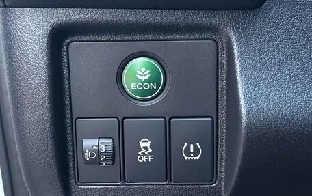 Honda Vezel, 2022 год, 1 630 000 рублей, 13 фотография