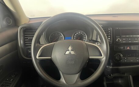 Mitsubishi Outlander III рестайлинг 3, 2013 год, 1 317 000 рублей, 13 фотография