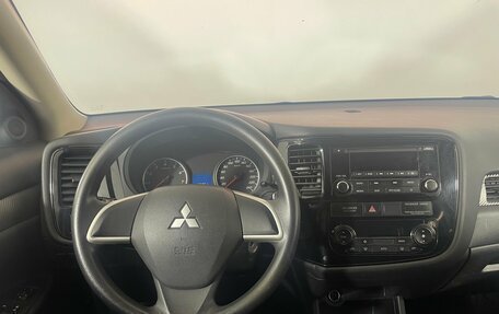 Mitsubishi Outlander III рестайлинг 3, 2013 год, 1 317 000 рублей, 12 фотография