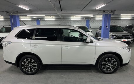 Mitsubishi Outlander III рестайлинг 3, 2014 год, 1 625 000 рублей, 4 фотография