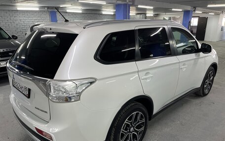 Mitsubishi Outlander III рестайлинг 3, 2014 год, 1 625 000 рублей, 5 фотография