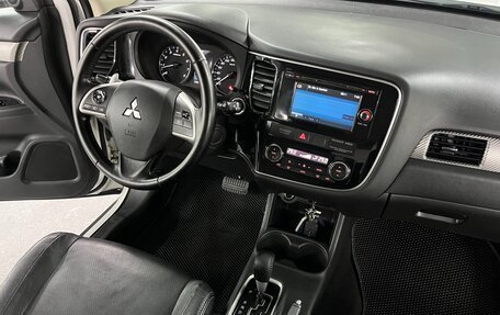 Mitsubishi Outlander III рестайлинг 3, 2014 год, 1 625 000 рублей, 12 фотография