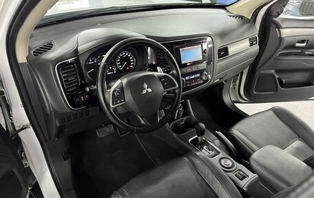 Mitsubishi Outlander III рестайлинг 3, 2014 год, 1 625 000 рублей, 11 фотография