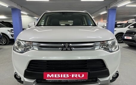 Mitsubishi Outlander III рестайлинг 3, 2014 год, 1 625 000 рублей, 2 фотография