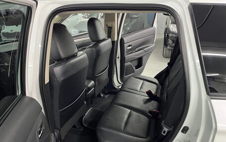 Mitsubishi Outlander III рестайлинг 3, 2014 год, 1 625 000 рублей, 20 фотография