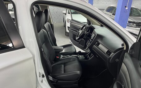 Mitsubishi Outlander III рестайлинг 3, 2014 год, 1 625 000 рублей, 22 фотография