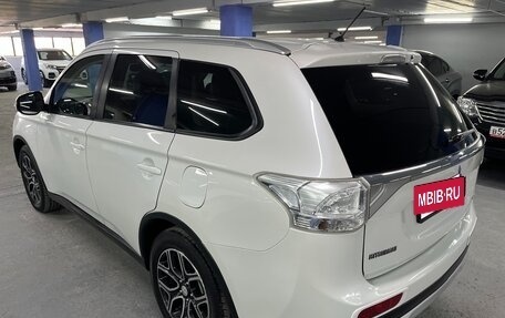 Mitsubishi Outlander III рестайлинг 3, 2014 год, 1 625 000 рублей, 7 фотография