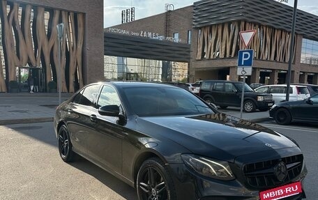 Mercedes-Benz E-Класс, 2019 год, 2 750 000 рублей, 3 фотография