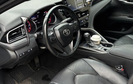 Toyota Camry, 2021 год, 2 300 000 рублей, 8 фотография