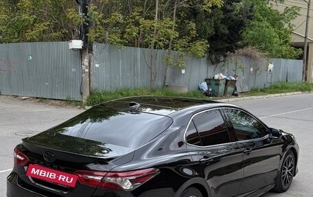 Toyota Camry, 2021 год, 2 300 000 рублей, 6 фотография