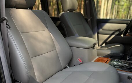 Toyota Land Cruiser 100 рестайлинг 2, 2004 год, 1 900 000 рублей, 21 фотография