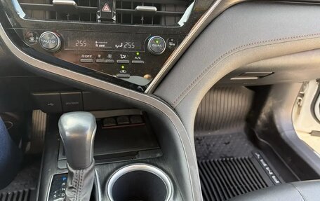 Toyota Camry, 2022 год, 3 500 000 рублей, 5 фотография
