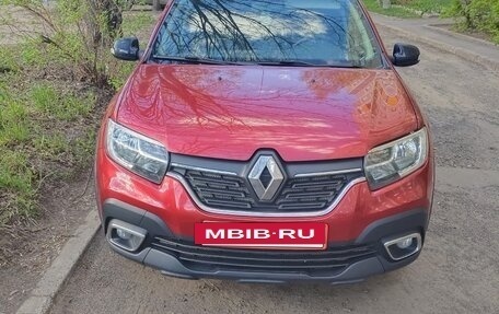 Renault Logan II, 2018 год, 1 200 000 рублей, 2 фотография