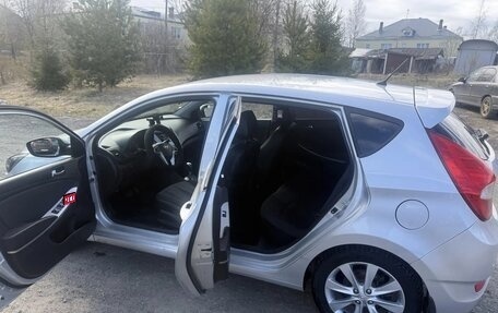 Hyundai Solaris II рестайлинг, 2011 год, 635 000 рублей, 6 фотография