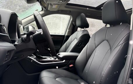 Toyota Highlander, 2025 год, 5 600 000 рублей, 30 фотография