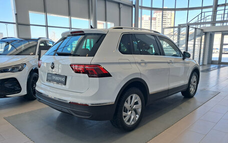 Volkswagen Tiguan II, 2021 год, 2 660 000 рублей, 6 фотография