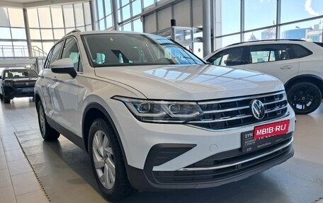 Volkswagen Tiguan II, 2021 год, 2 660 000 рублей, 3 фотография