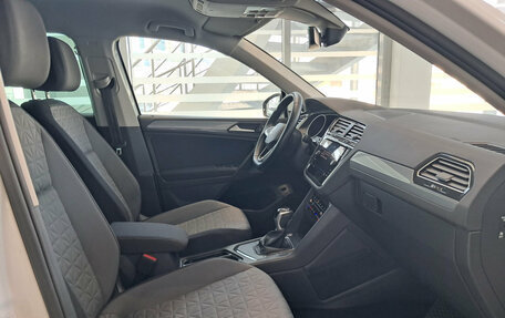 Volkswagen Tiguan II, 2021 год, 2 660 000 рублей, 13 фотография