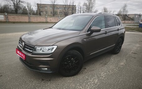 Volkswagen Tiguan II, 2018 год, 1 990 000 рублей, 1 фотография