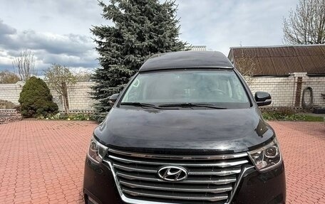 Hyundai Grand Starex Grand Starex I рестайлинг 2, 2019 год, 4 900 000 рублей, 1 фотография