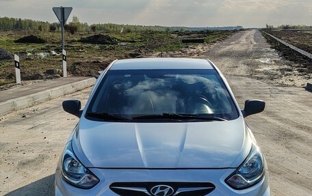 Hyundai Solaris II рестайлинг, 2013 год, 620 000 рублей, 1 фотография