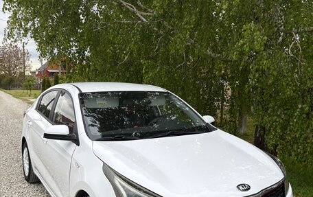 KIA Rio IV, 2021 год, 1 650 000 рублей, 2 фотография