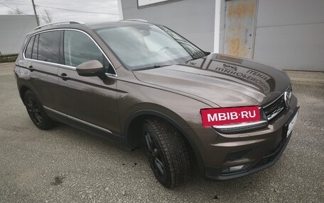 Volkswagen Tiguan II, 2018 год, 1 990 000 рублей, 3 фотография