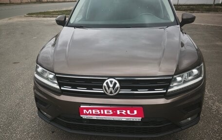 Volkswagen Tiguan II, 2018 год, 1 990 000 рублей, 2 фотография