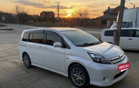 Toyota ISis I, 2010 год, 1 700 000 рублей, 2 фотография