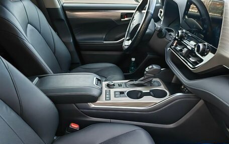 Toyota Highlander, 2024 год, 5 250 000 рублей, 3 фотография