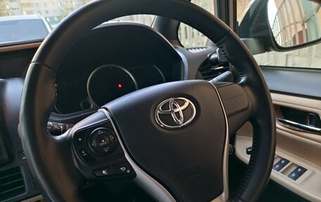 Toyota Noah III, 2014 год, 1 830 000 рублей, 4 фотография