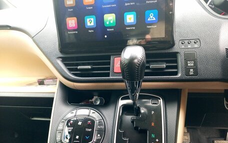 Toyota Noah III, 2014 год, 1 830 000 рублей, 12 фотография